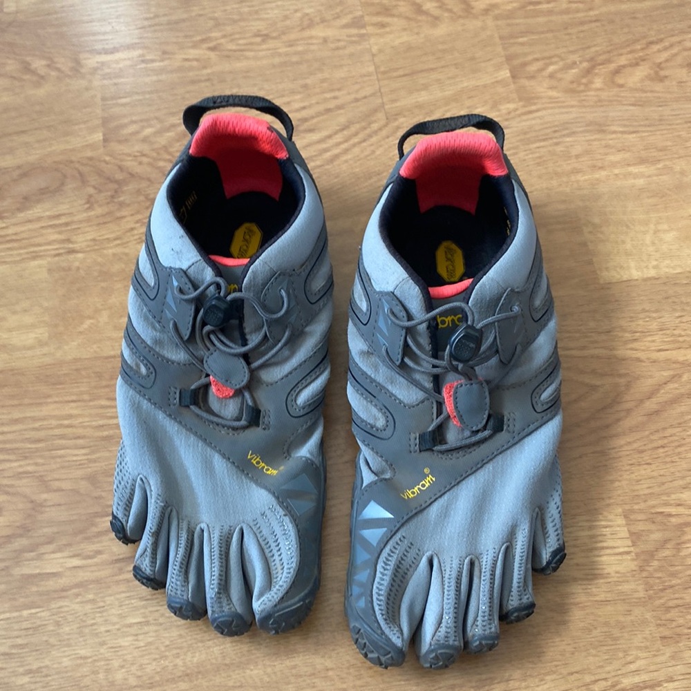 Vibram fivefingers grey shoes 8.5